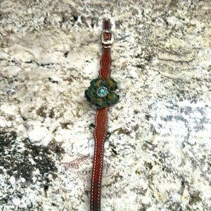 18 inch long dog collar. All leather. Perfect condition